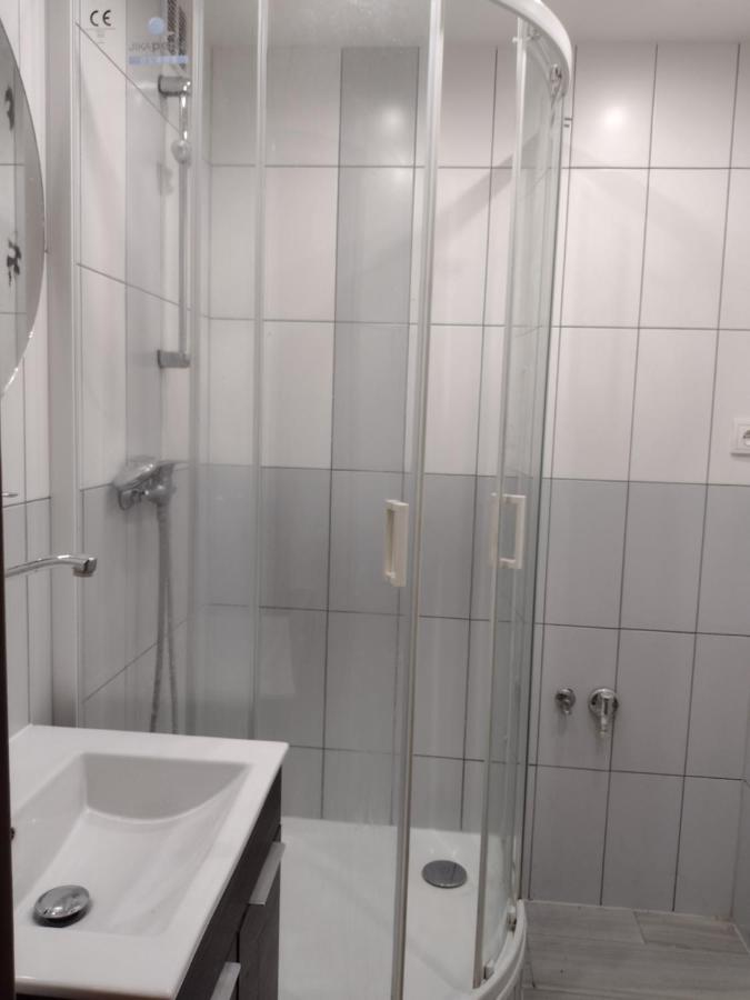 Apartmens Kv Κάρλοβι Βάρι Εξωτερικό φωτογραφία