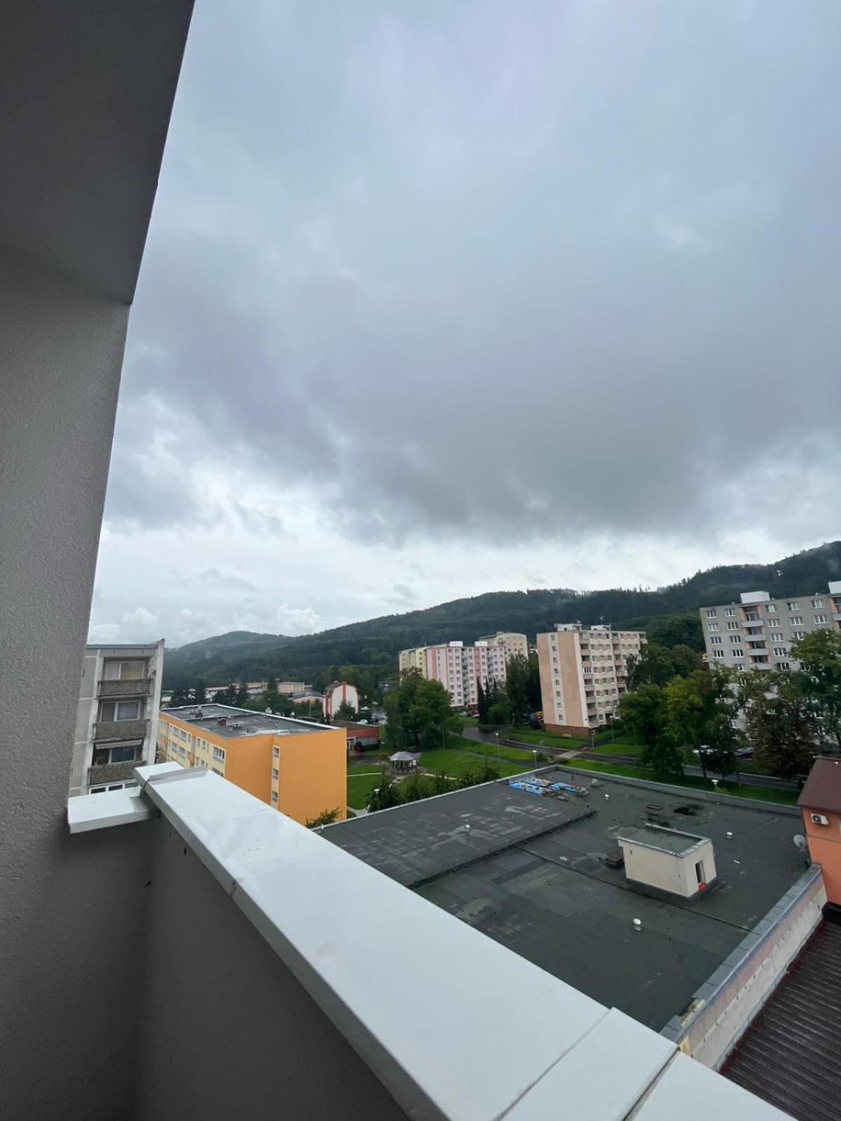 Apartmens Kv Κάρλοβι Βάρι Εξωτερικό φωτογραφία
